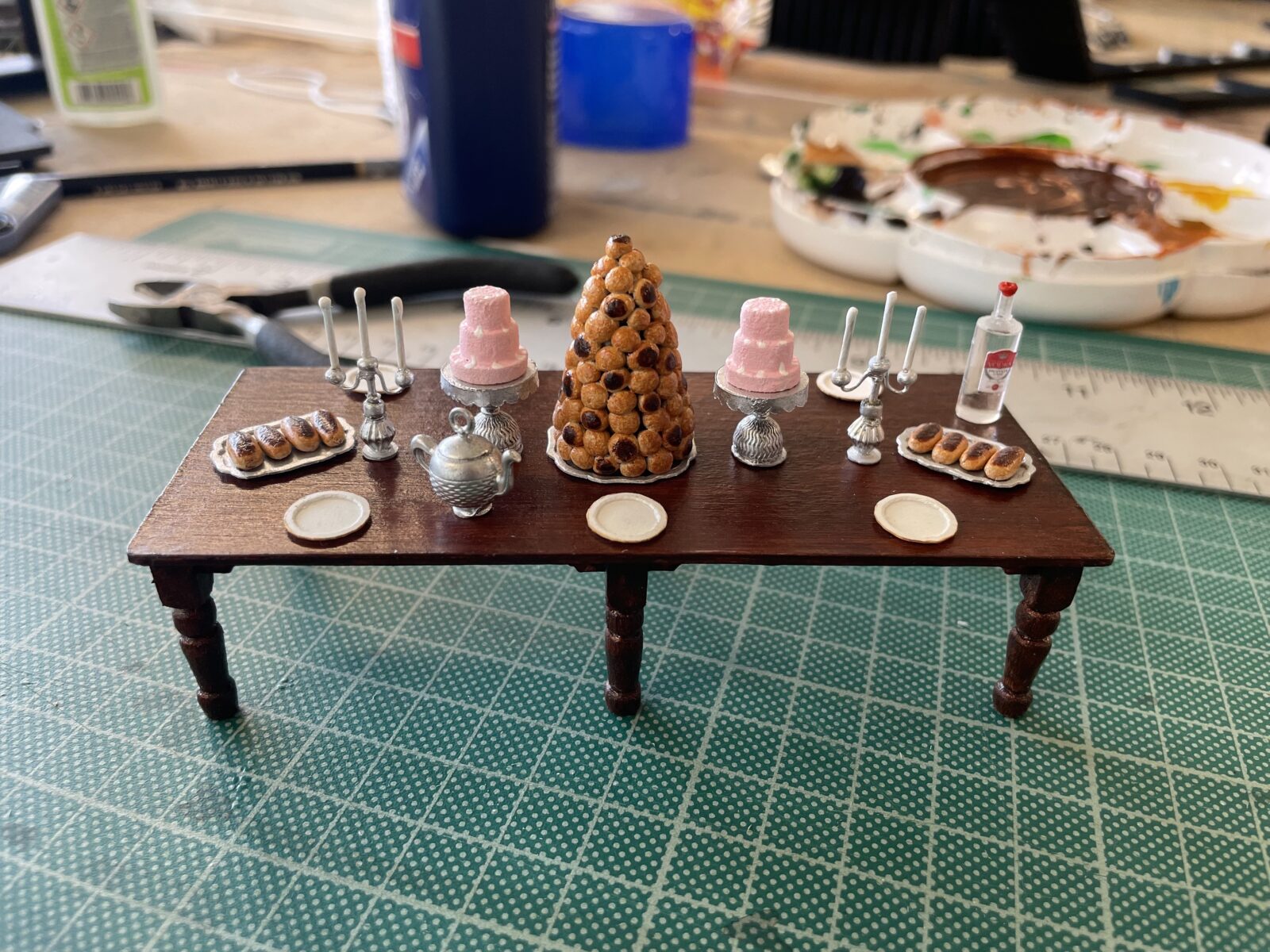 1:25 Banquet Table for Die Fledermaus